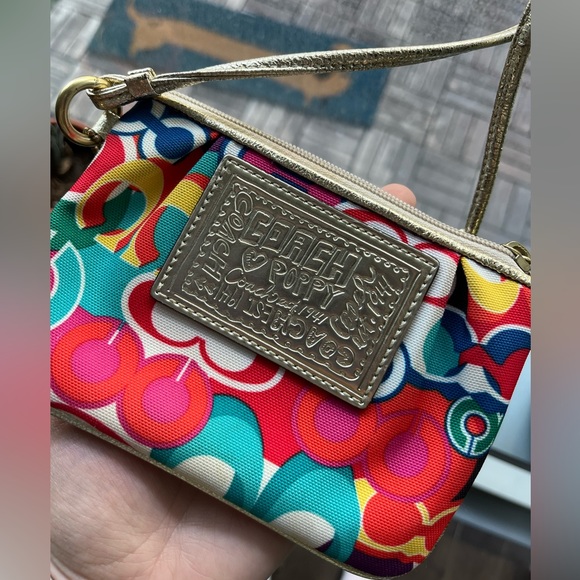 Coach Poppy Wristlet 🌸 - Picture 3 of 7